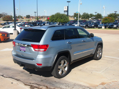 jeep grand cherokee 2013 lt  blue suv overland gasoline 6 cylinders 2 wheel drive automatic 76051