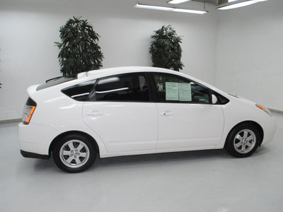 toyota prius 2005 white hatchback hybrid 4 cylinders front wheel drive automatic 91731