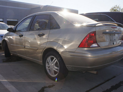 ford focus 2001 gold sedan se gasoline 4 cylinders front wheel drive not specified 76137