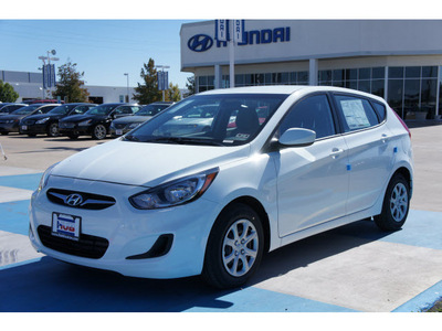 hyundai accent 2013 white hatchback gs 4 cylinders automatic 77094
