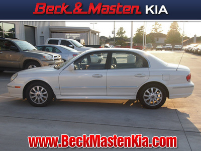 hyundai sonata 2003 white sedan lx gasoline 6 cylinders front wheel drive automatic 77375