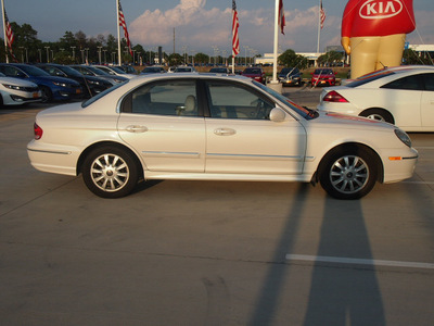 hyundai sonata 2003 white sedan lx gasoline 6 cylinders front wheel drive automatic 77375