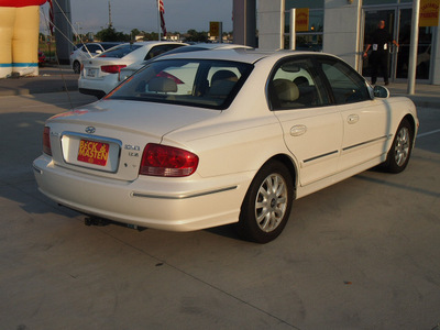 hyundai sonata 2003 white sedan lx gasoline 6 cylinders front wheel drive automatic 77375