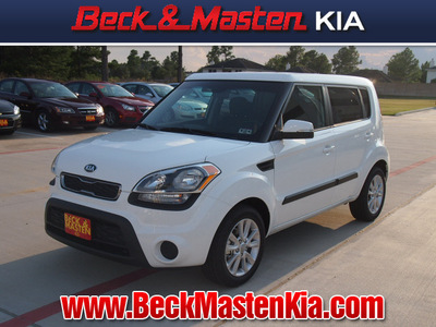 kia soul 2013 clear white hatchback soul gasoline 4 cylinders front wheel drive automatic 77375