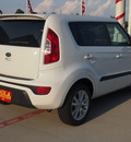 kia soul 2013 clear white hatchback soul gasoline 4 cylinders front wheel drive automatic 77375