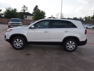 kia sorento 2013 snow white pearl lx gasoline 4 cylinders front wheel drive automatic 77375