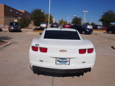 chevrolet camaro 2010 coupe lt gasoline 6 cylinders rear wheel drive 6 speed automatic 75070