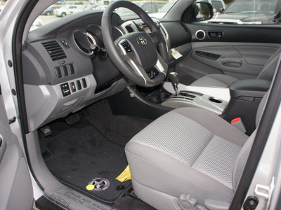 toyota tacoma 2013 silver gasoline 4 cylinders 2 wheel drive automatic 75067