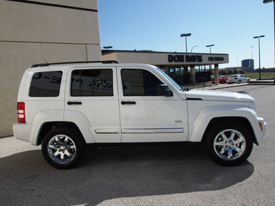 jeep liberty 2012 white suv latitude gasoline 6 cylinders 2 wheel drive automatic 76011