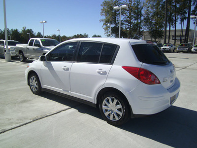 nissan versa 2009 white hatchback 1 8 s gasoline 4 cylinders front wheel drive automatic 75503