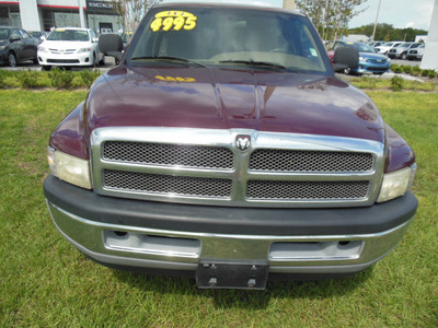 dodge ram 1500 2000 maroon 4dr quad 139wb 4w gasoline v8 4 wheel drive automatic 34788