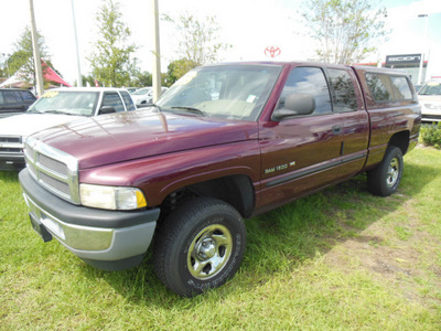 dodge ram 1500 2000 maroon 4dr quad 139wb 4w gasoline v8 4 wheel drive automatic 34788