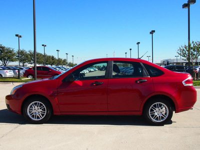 ford focus 2011 dk  red sedan se gasoline 4 cylinders front wheel drive automatic with overdrive 76018