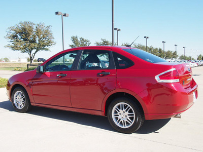 ford focus 2011 dk  red sedan se gasoline 4 cylinders front wheel drive automatic with overdrive 76018