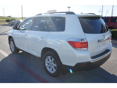 toyota highlander 2012 white suv gasoline 6 cylinders front wheel drive automatic 76543
