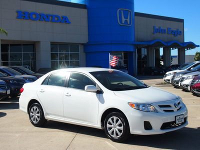 toyota corolla 2011 white sedan le gasoline 4 cylinders front wheel drive automatic 77065