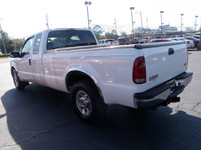 ford f 250 super duty 2006 white xlt diesel 8 cylinders rear wheel drive automatic with overdrive 32401