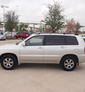toyota highlander 2005 silver suv 4dr 2wd v6 at gasoline 6 cylinders front wheel drive automatic with overdrive 76137