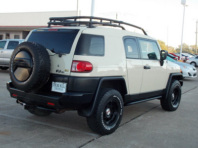 toyota fj cruiser 2010 tan suv gasoline 6 cylinders 4 wheel drive automatic with overdrive 77074