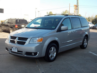 dodge grand caravan 2009 silver van sxt gasoline 6 cylinders front wheel drive automatic with overdrive 77074