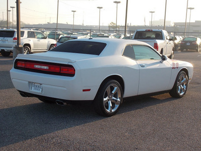dodge challenger 2011 white coupe r t gasoline 8 cylinders rear wheel drive 6 speed manual 77074