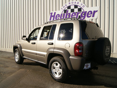 jeep liberty 2006 light khaki metalli suv sport diesel 4 cylinders 4 wheel drive automatic 80905