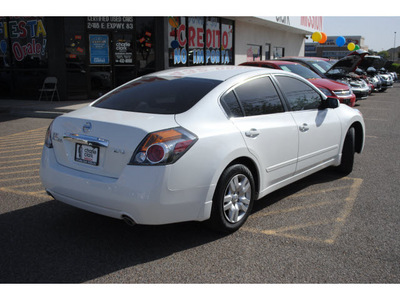 nissan altima 2012 white sedan 2 5 s gasoline 4 cylinders front wheel drive automatic 78552