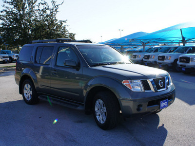 nissan pathfinder 2005 dk  gray suv le gasoline 6 cylinders rear wheel drive 5 speed automatic 76210