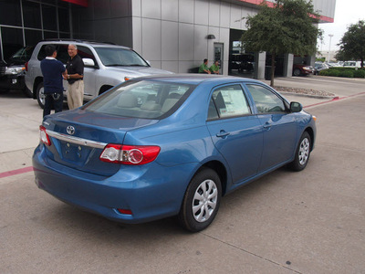 toyota corolla 2013 blue sedan l gasoline 4 cylinders front wheel drive automatic 76053