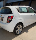 chevrolet sonic 2013 off white hatchback ltz auto gasoline 4 cylinders front wheel drive automatic 76051