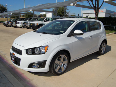 chevrolet sonic 2013 white hatchback ltz auto gasoline 4 cylinders front wheel drive automatic 76051