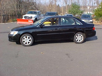 toyota avalon 2004 black sedan xl 6 cylinders automatic 06019