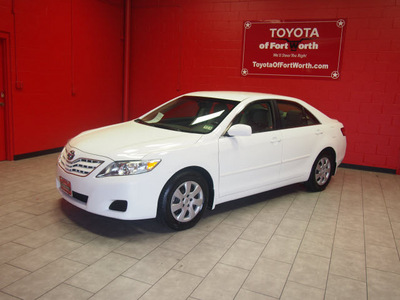 toyota camry 2010 white sedan le gasoline 4 cylinders front wheel drive automatic 76116