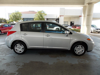 nissan versa 2011 silver hatchback 1 8 s gasoline 4 cylinders front wheel drive automatic with overdrive 77477