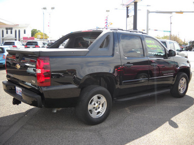 chevrolet avalanche 2007 black suv 8 cylinders automatic 79925