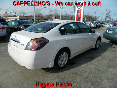 nissan altima 2010 white sedan s gasoline 4 cylinders front wheel drive automatic 14094