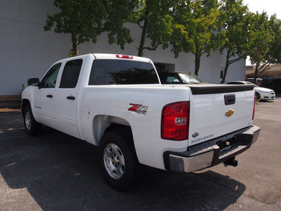 chevrolet silverado 1500 2013 white lt 8 cylinders automatic 75075