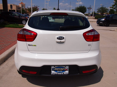 kia rio5 2013 white hatchback ex 4 cylinders automatic 75070