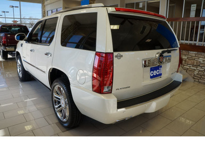 cadillac escalade 2013 white suv platinum edition flex fuel 8 cylinders all whee drive automatic 78028