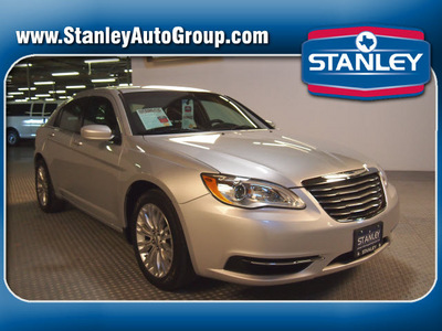 chrysler 200 2012 silver sedan lx gasoline 4 cylinders front wheel drive automatic 75219