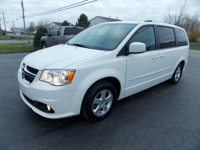 dodge grand caravan 2011 white van crew 6 cylinders automatic 14224