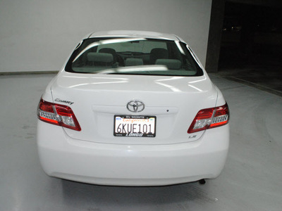 toyota camry 2010 white sedan le 4 cylinders automatic 91731