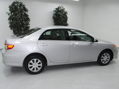 toyota corolla 2011 silver sedan le 4 cylinders automatic 91731