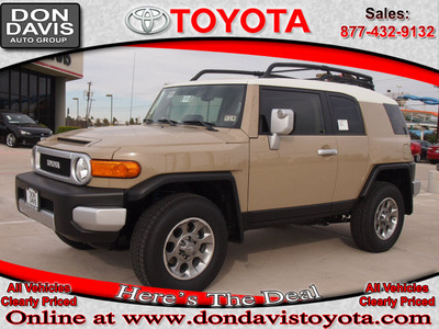 toyota fj cruiser 2013 beige suv 6 cylinders automatic 76011