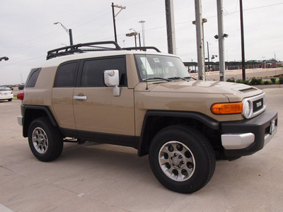 toyota fj cruiser 2013 beige suv 6 cylinders automatic 76011