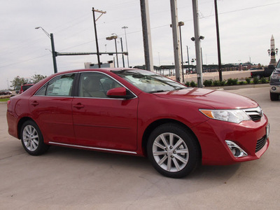 toyota camry 2012 red sedan xle v6 6 cylinders automatic 76011