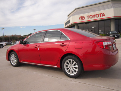 toyota camry 2012 red sedan le 4 cylinders automatic 76011