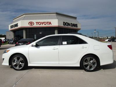 toyota camry 2012 white sedan se sport limited edition 4 cylinders automatic 76011