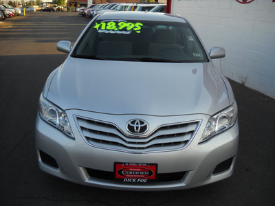 toyota camry 2011 silver sedan 4 cylinders automatic 79925
