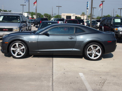 chevrolet camaro 2011 gray coupe ss 8 cylinders 6 speed manual 77090